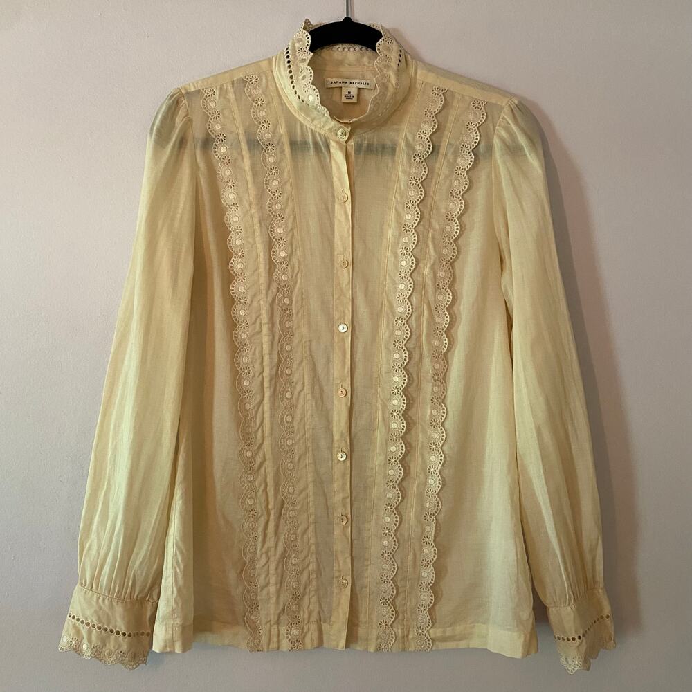 Banana Republic Cream Lace Eyelet Button Down Peasant Blouse Cotton size Medium